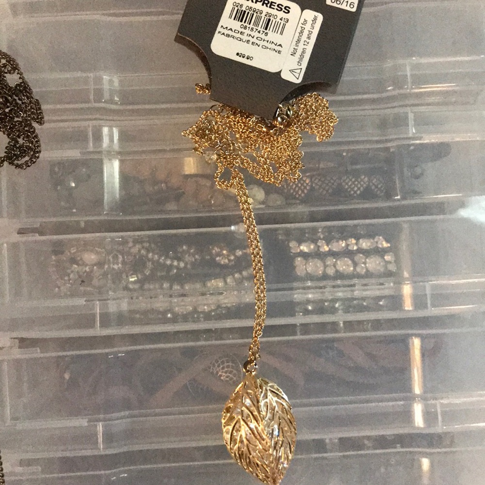 Long statement necklaces - Picture 4 of 4